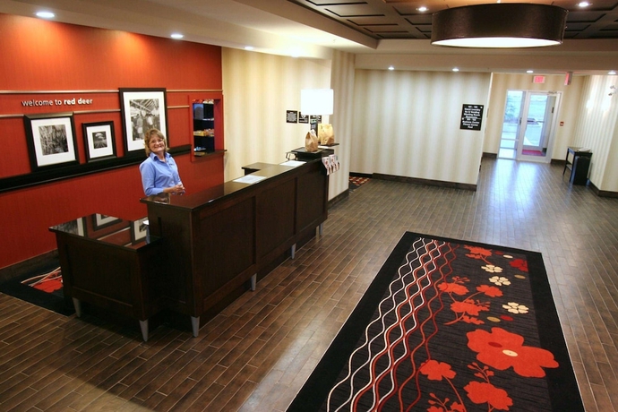 Imagen de los interiores del Hotel Hampton Inn and Suites By Hilton Red Deer. Foto 17