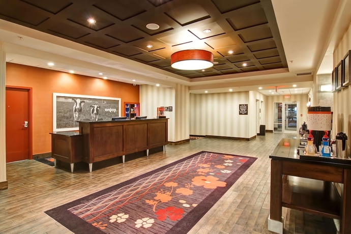 Imagen de los interiores del Hotel Hampton Inn and Suites By Hilton Red Deer. Foto 19