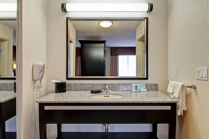 Imagen de la habitación del Hotel Hampton Inn and Suites By Hilton Red Deer. Foto 12