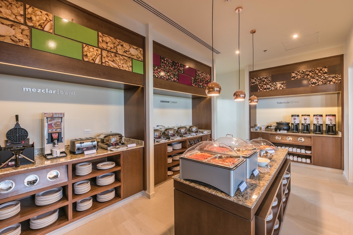 Imagen del bar/restaurante del Hotel Hampton Inn and Suites By Hilton Salamanca Bajio. Foto 3