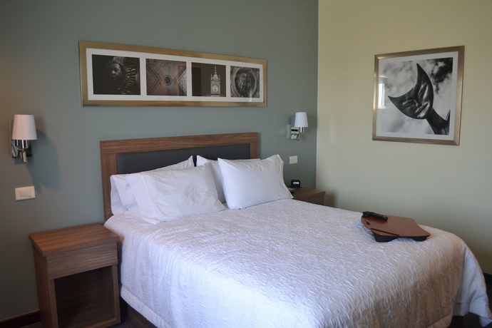 Imagen de la habitación del Hotel Hampton Inn and Suites By Hilton Salamanca Bajio. Foto 11