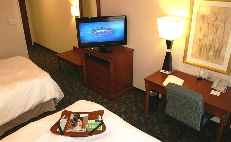 Imagen de la habitación del Hotel Hampton Inn and Suites By Hilton Toronto Airport. Foto 1
