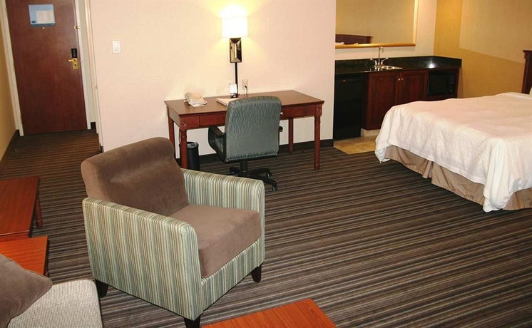 Imagen de los interiores del Hotel Hampton Inn and Suites By Hilton Toronto Airport. Foto 9