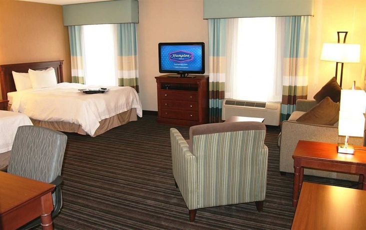 Imagen de los interiores del Hotel Hampton Inn and Suites By Hilton Toronto Airport. Foto 10