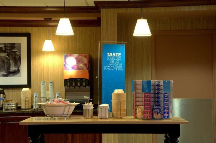 Imagen del bar/restaurante del Hotel Hampton Inn and Suites By Hilton West Little Rock. Foto 4