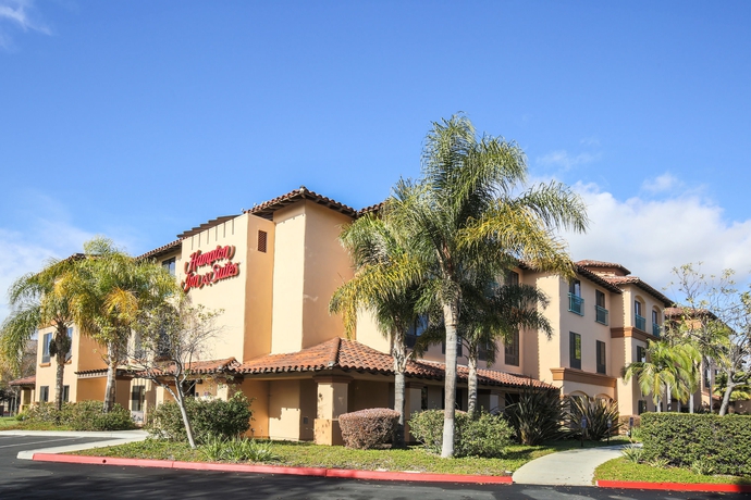 Imagen de los exteriores del Hotel Hampton Inn and Suites Camarillo. Foto 11