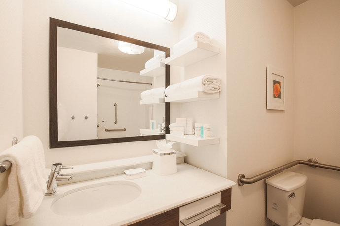 Imagen de la habitación del Hotel Hampton Inn and Suites Camarillo. Foto 10