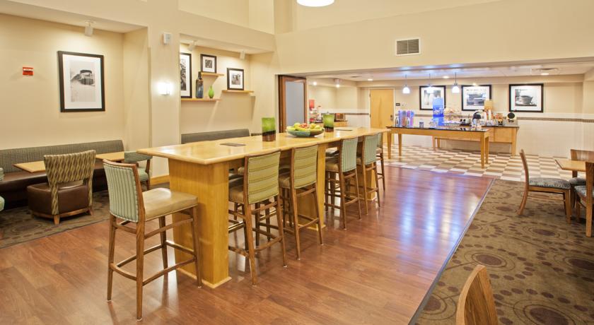 Imagen general del Hotel Hampton Inn and Suites Canton. Foto 3