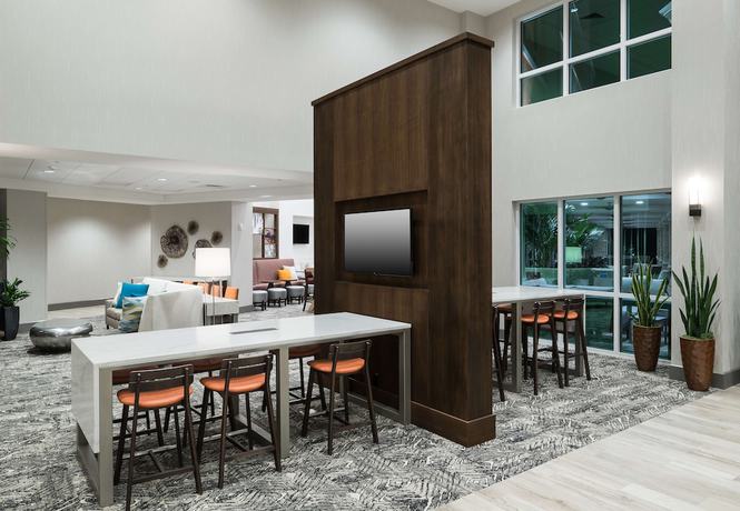 Imagen de los interiores del Hotel Hampton Inn and Suites Cape Canaveral Cruise Port. Foto 13