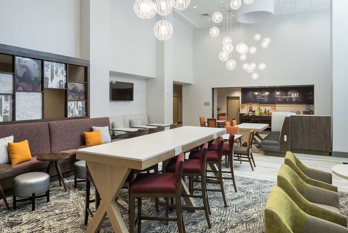 Imagen de los interiores del Hotel Hampton Inn and Suites Cape Canaveral Cruise Port. Foto 14