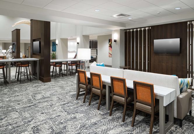 Imagen de los interiores del Hotel Hampton Inn and Suites Cape Canaveral Cruise Port. Foto 15