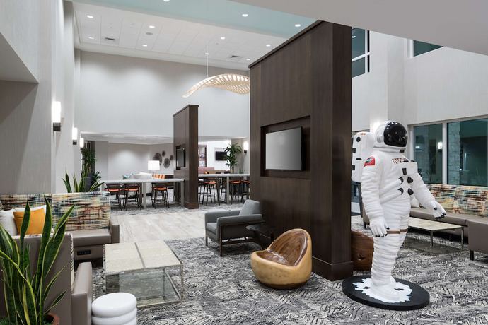 Imagen de los interiores del Hotel Hampton Inn and Suites Cape Canaveral Cruise Port. Foto 16