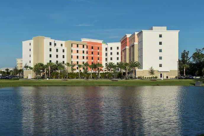 Imagen general del Hotel Hampton Inn and Suites Cape Canaveral Cruise Port. Foto 1