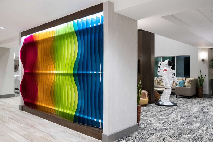 Imagen de los interiores del Hotel Hampton Inn and Suites Cape Canaveral Cruise Port. Foto 18