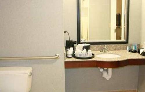 Imagen de la habitación del Hotel Hampton Inn and Suites Cape Cod-west Yarmouth. Foto 5