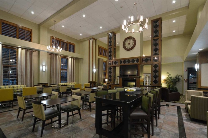 Imagen del bar/restaurante del Hotel Hampton Inn and Suites Carson City. Foto 2