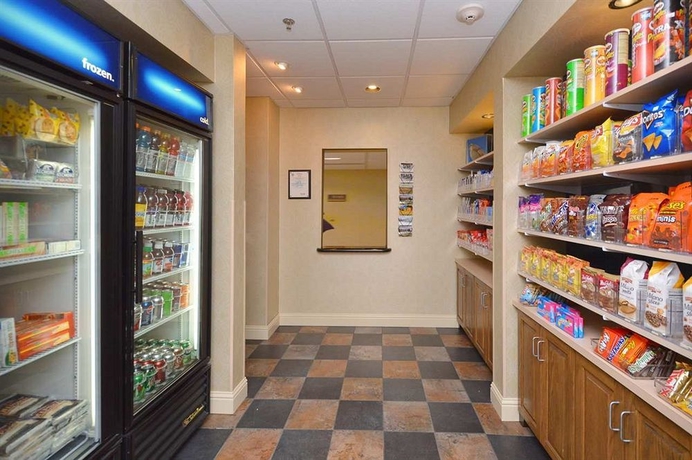 Imagen del bar/restaurante del Hotel Hampton Inn and Suites Carson City. Foto 6