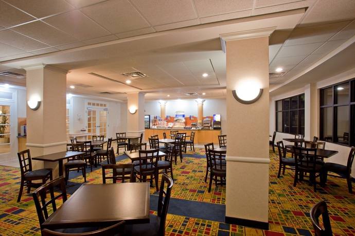 Imagen del bar/restaurante del Hotel Hampton Inn and Suites Cathedral City. Foto 5