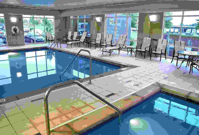 Imagen de la piscina del Hotel Hampton Inn and Suites Charlotte Airport. Foto 14