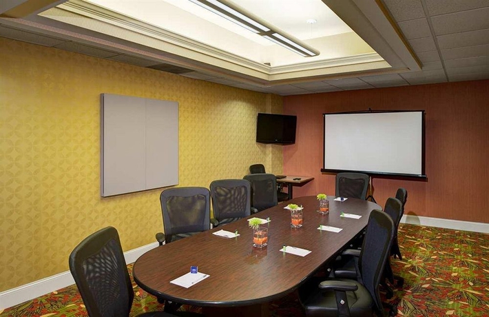 Imagen de los interiores del Hotel Hampton Inn and Suites Charlotte-arrowood Rd.. Foto 3