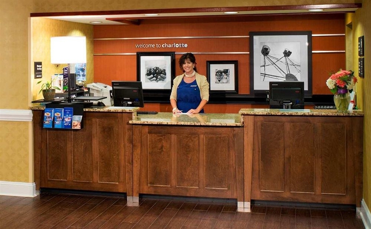 Imagen de los interiores del Hotel Hampton Inn and Suites Charlotte-arrowood Rd.. Foto 7