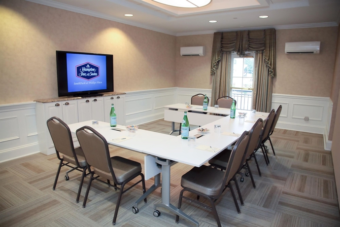Imagen de los interiores del Hotel Hampton Inn and Suites Charlotte/south Park At Phillips Place. Foto 3