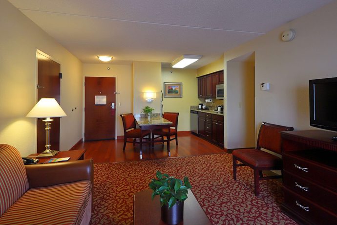 Imagen de la habitación del Hotel Hampton Inn and Suites Charlottesville-At the University. Foto 2