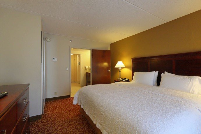 Imagen de la habitación del Hotel Hampton Inn and Suites Charlottesville-At the University. Foto 4