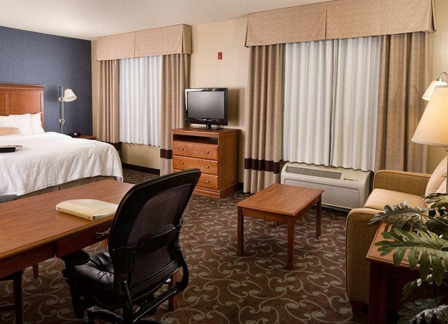 Imagen de los interiores del Hotel Hampton Inn and Suites Chicago Deer Park. Foto 15