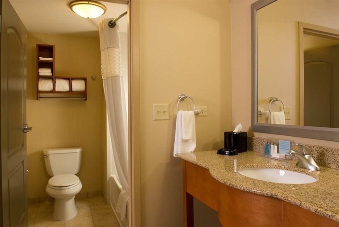 Imagen de la habitación del Hotel Hampton Inn and Suites Chicago Deer Park. Foto 12