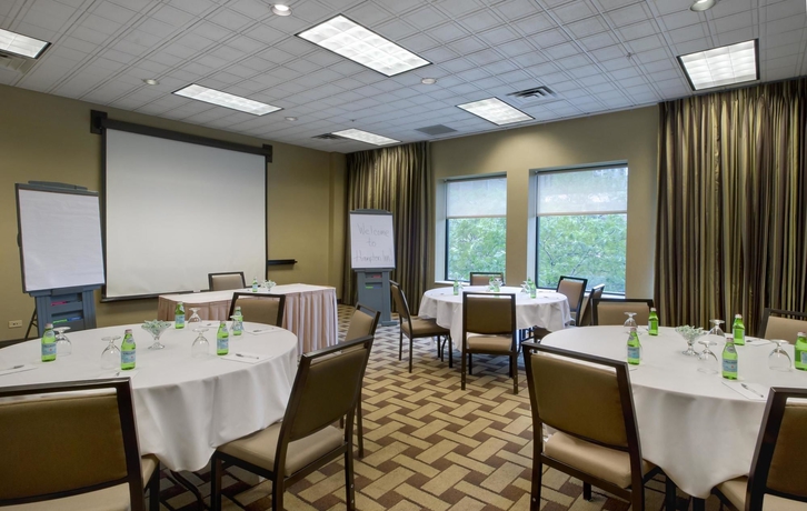 Imagen de los interiores del Hotel Hampton Inn and Suites Chicago Downtown. Foto 9