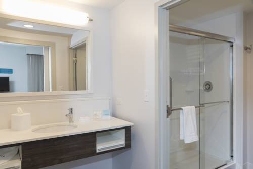 Imagen de la habitación del Hotel Hampton Inn and Suites Chicago Schaumburg. Foto 5