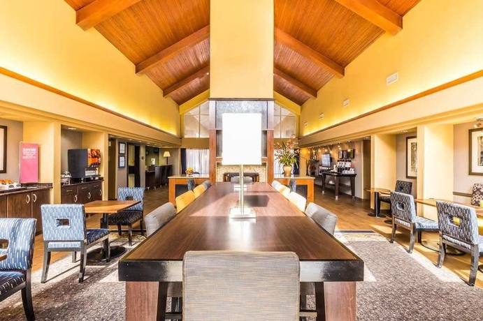 Imagen del bar/restaurante del Hotel Hampton Inn and Suites Chicago/hoffman Estates. Foto 1