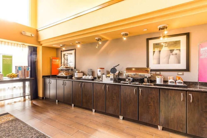 Imagen del bar/restaurante del Hotel Hampton Inn and Suites Chicago/hoffman Estates. Foto 5