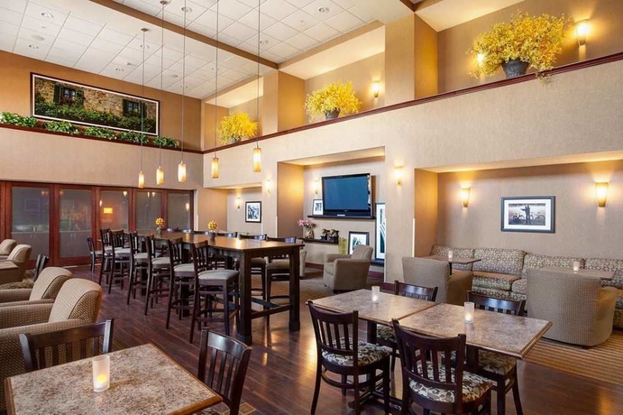 Imagen del bar/restaurante del Hotel Hampton Inn and Suites Chicago-libertyville. Foto 3