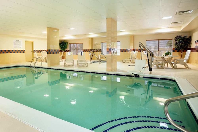 Imagen de la piscina del Hotel Hampton Inn and Suites Chicago-libertyville. Foto 16