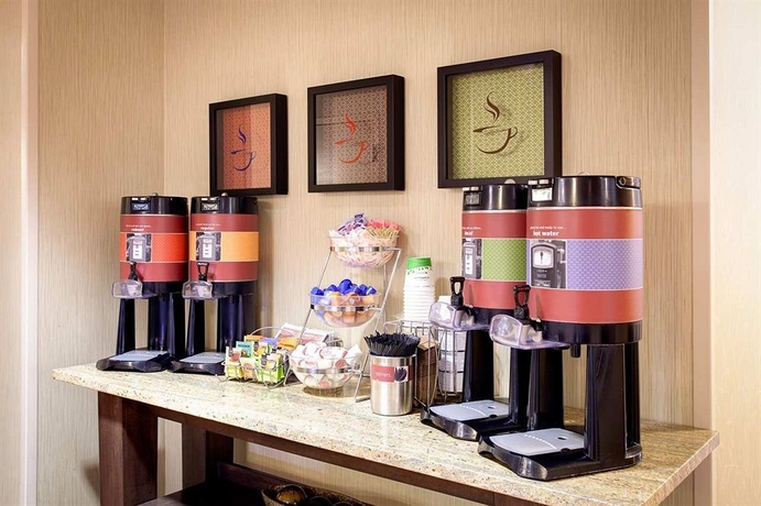 Imagen del bar/restaurante del Hotel Hampton Inn and Suites Chicago/st. Charles. Foto 3