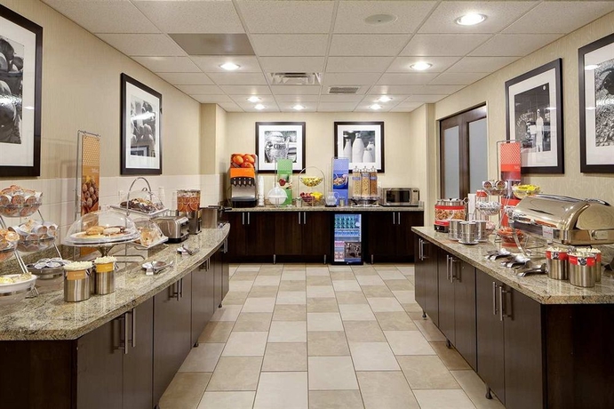 Imagen del bar/restaurante del Hotel Hampton Inn and Suites Chicago/st. Charles. Foto 5
