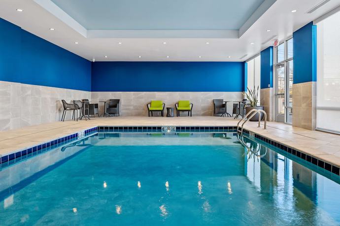Imagen de la piscina del Hotel Hampton Inn and Suites Cincinnati West. Foto 20