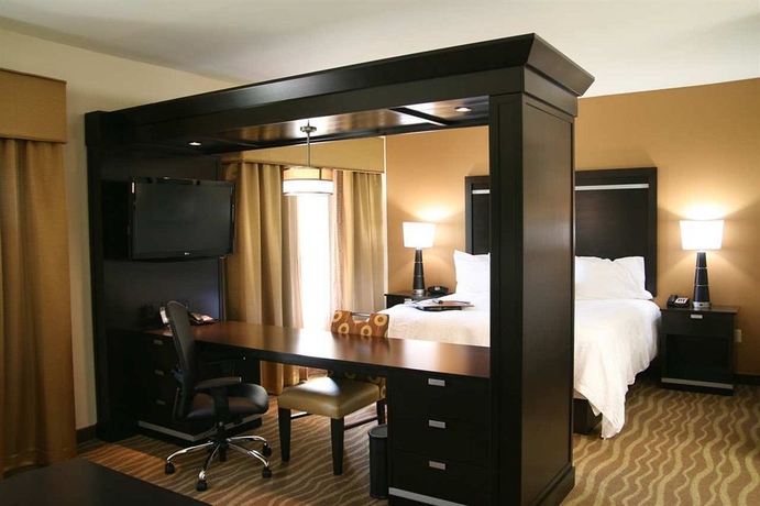 Imagen de los interiores del Hotel Hampton Inn and Suites Cleburne. Foto 10