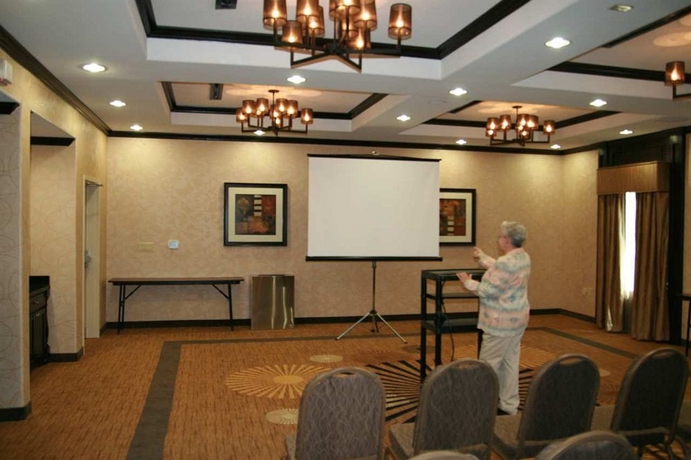 Imagen de los interiores del Hotel Hampton Inn and Suites Cleburne. Foto 15