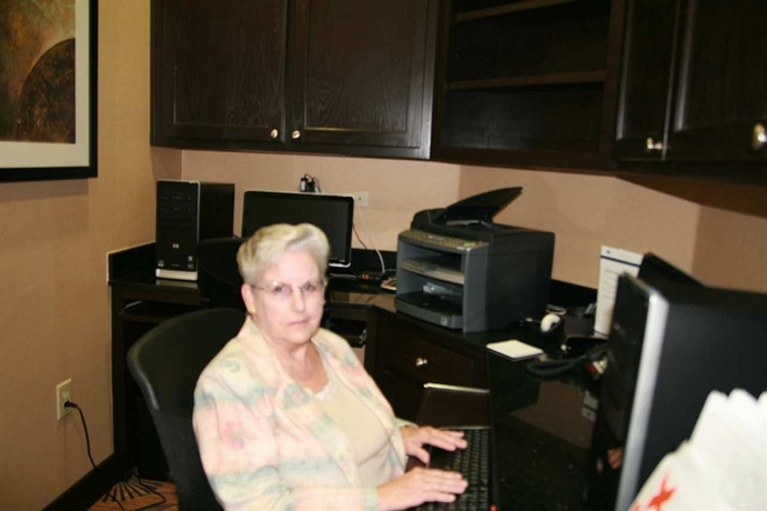 Imagen de los interiores del Hotel Hampton Inn and Suites Cleburne. Foto 16