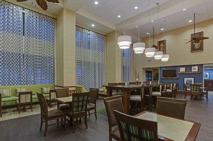 Imagen del bar/restaurante del Hotel Hampton Inn and Suites Clermont. Foto 1