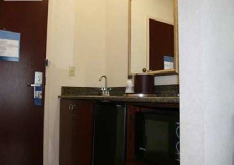 Imagen de la habitación del Hotel Hampton Inn and Suites Cleveland Mentor. Foto 2