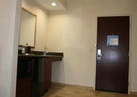 Imagen de la habitación del Hotel Hampton Inn and Suites Cleveland Mentor. Foto 3