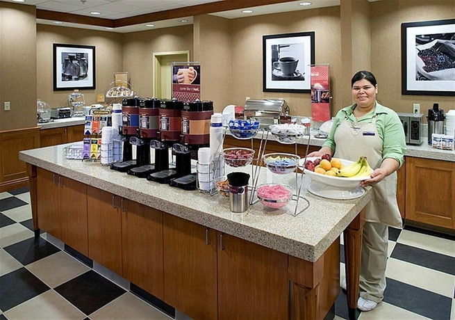 Imagen del bar/restaurante del Hotel Hampton Inn and Suites Clovis-airport North. Foto 2