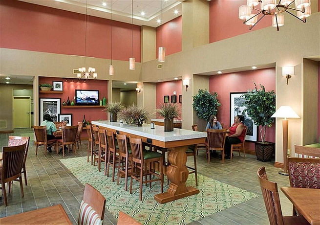 Imagen del bar/restaurante del Hotel Hampton Inn and Suites Clovis-airport North. Foto 3