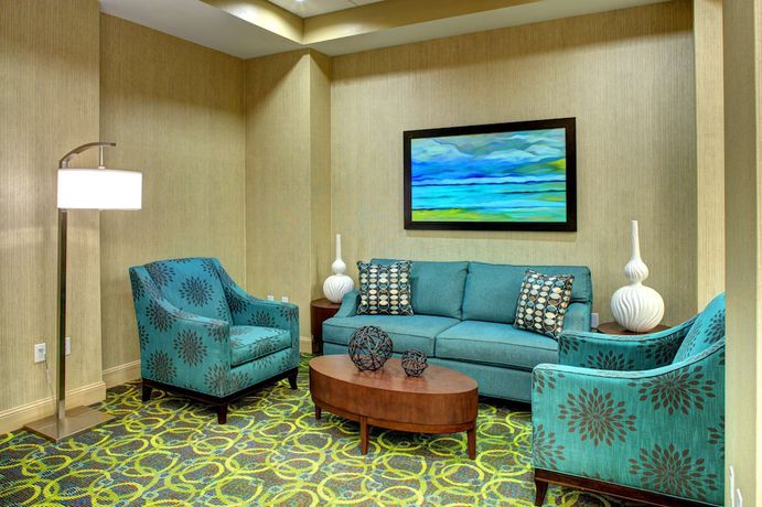 Imagen de los interiores del Hotel Hampton Inn and Suites Coconut Creek. Foto 19