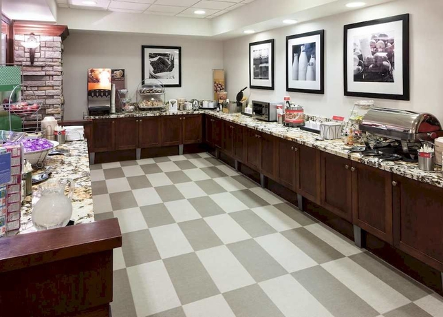 Imagen del bar/restaurante del Hotel Hampton Inn and Suites Colorado Springs/i-25 South. Foto 2