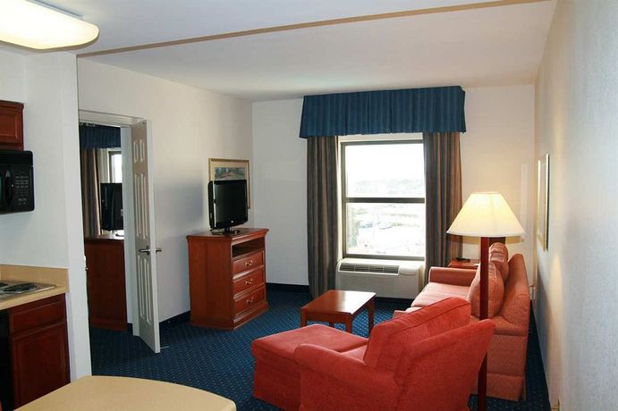 Imagen de los interiores del Hotel Hampton Inn and Suites Concord/charlotte. Foto 14